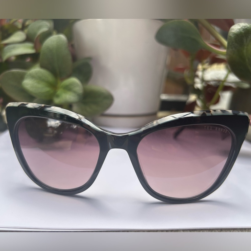 🔥🔥Ted Baker London Women's Cat Eye Sunglasses       NWOT